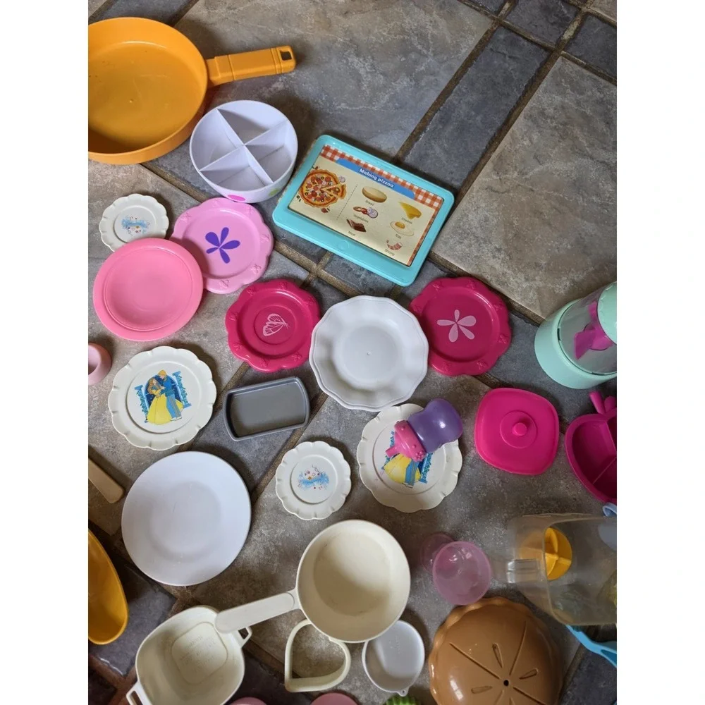 Lot of 130+  Vtg & Now Kitchenware Toys Childrens Play Dishes Pitchers Plates